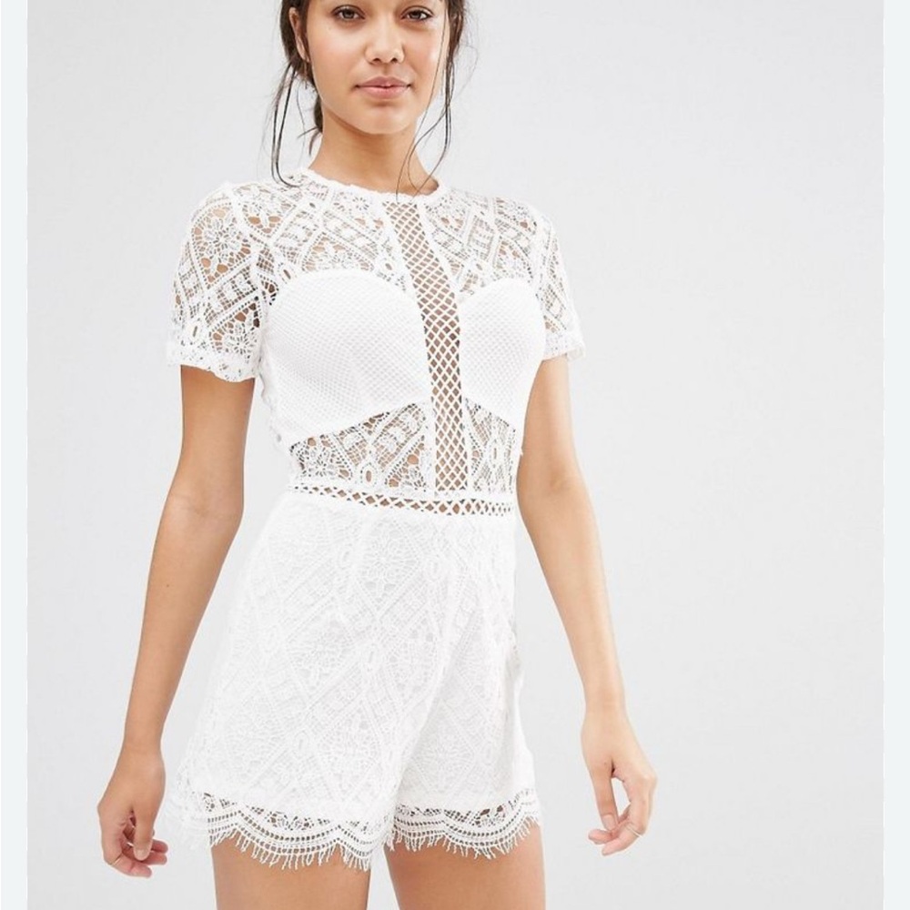 Missguided White Lace Romper still new in tag ! Perfect for vacation
